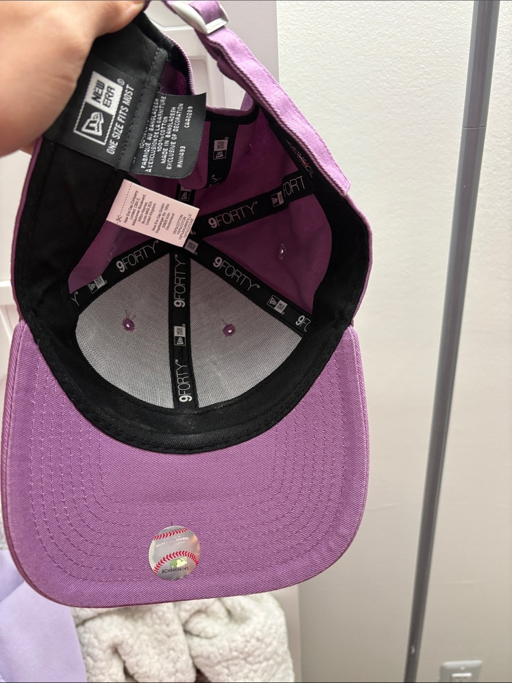 New Era Lavender Yankees Baseball Cap with Navy Logo - Picture 3 of 3